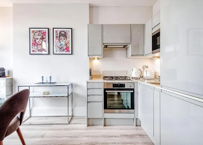 Elegant 1 Bed Apartment- Hampstead Village