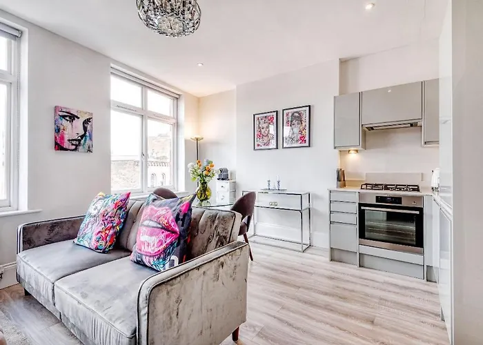 Elegant 1 Bed Apartment- Hampstead Village